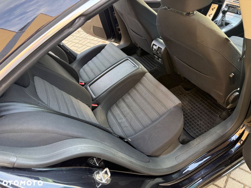 Volkswagen Passat 2.0 TDI Comfortline R-Style - 16