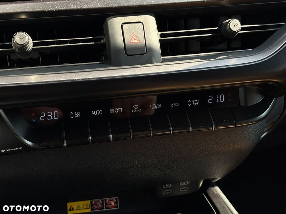 Lexus UX 250h GPF Business 2WD - 21