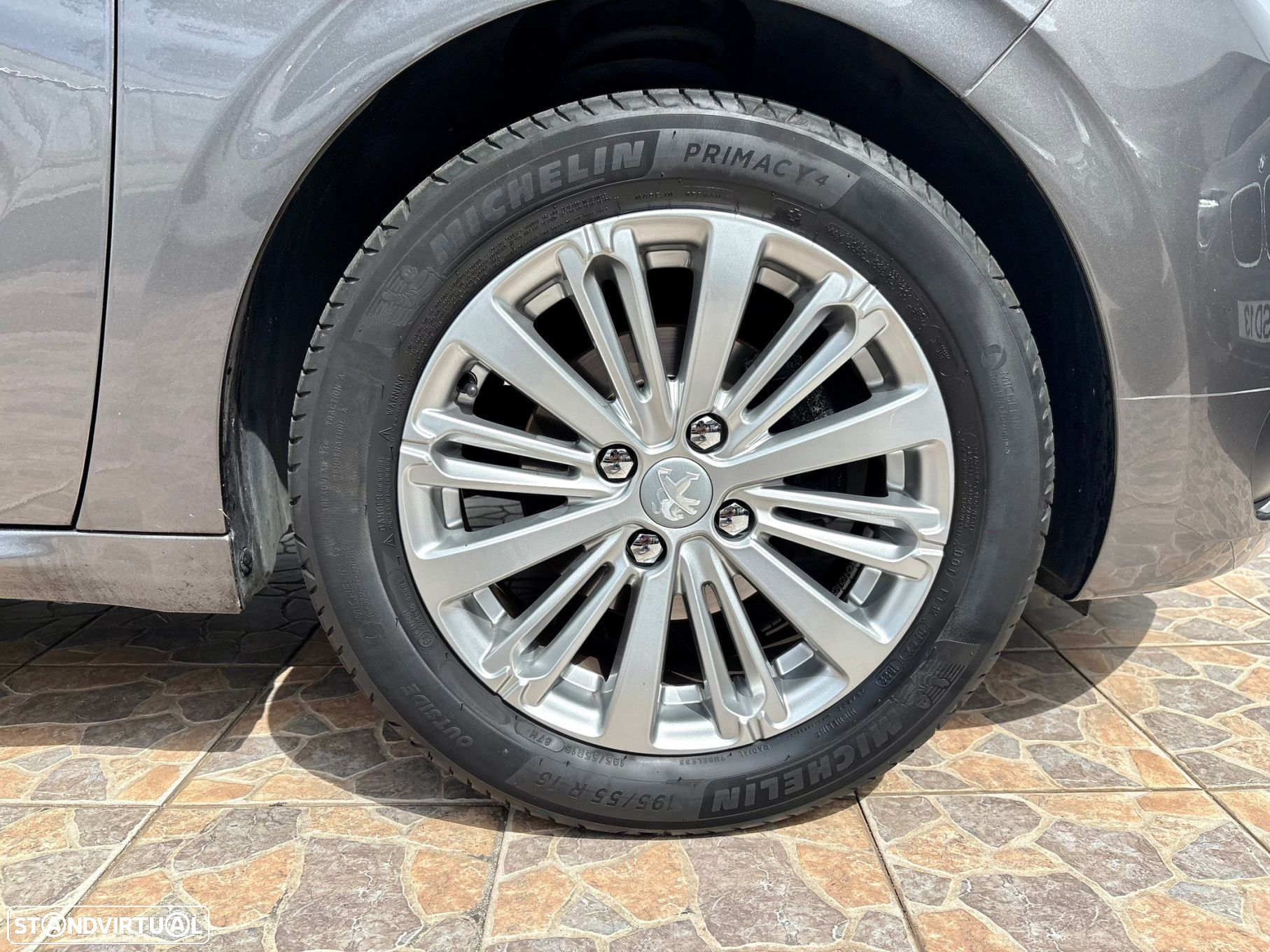 Peugeot 208 1.2 PureTech Style - 31