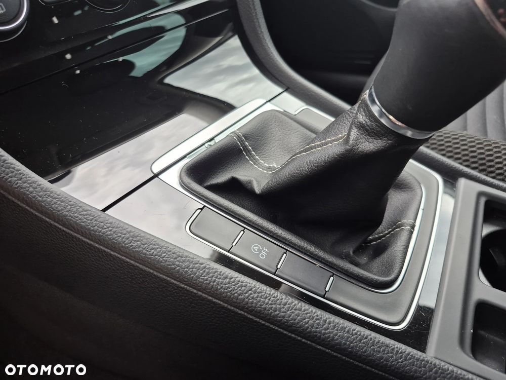 Volkswagen Golf - 29