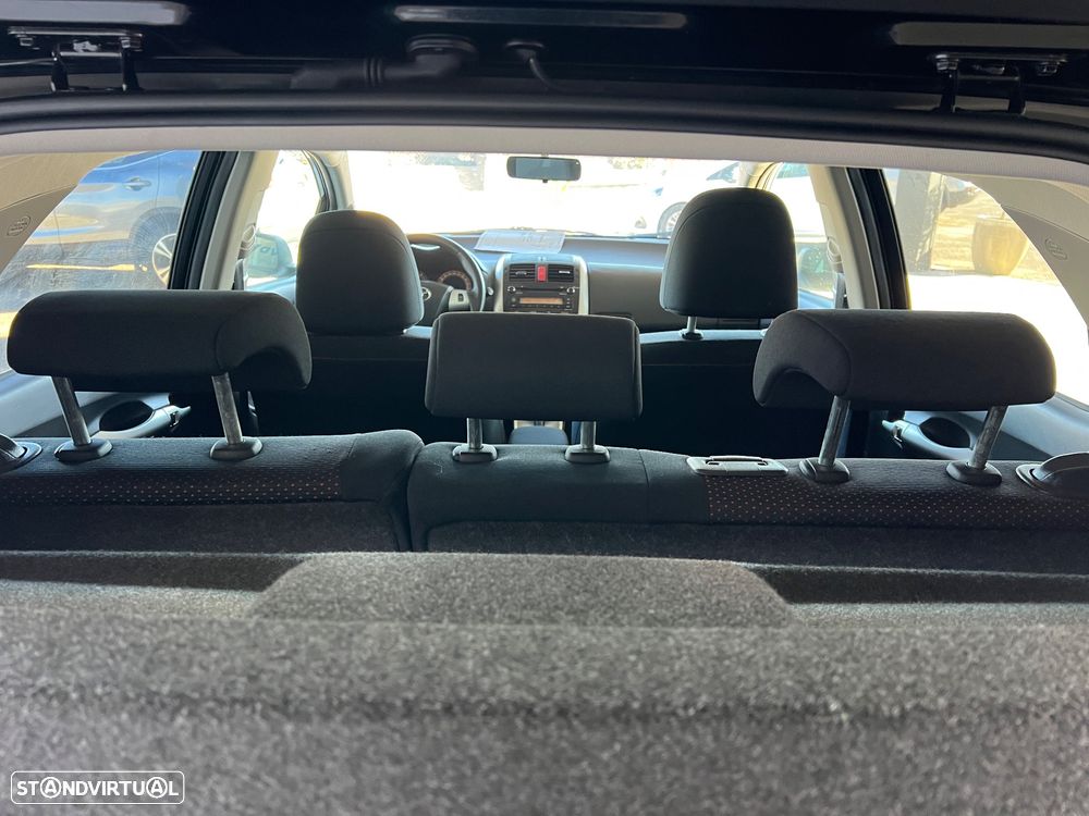 Toyota Auris 1.4 D-4D Exclusive+P.Sport - 11