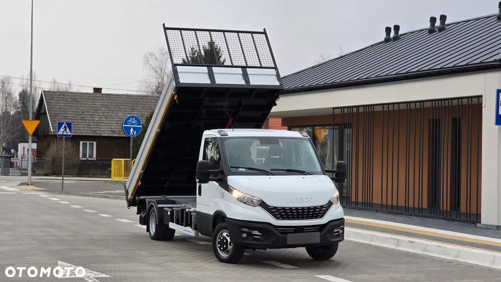 Iveco DAILY 3.0 180KM  50C18❗❗160 TYŚ PRZEBIEGU NOWY ❗️❗️MOCNY WYWROT Z PRZYSTAWKI / NOWY MODEL  / 3-STRONNA WYWROTKA KAMIL NADWOZIA / FULL OPCJA / BURTY 40CM / HAK + WYJSCIE HYDRAULICZNE DO PRZYCZEPY / SKRZYNIA MANUALNA / BLIŹNIAKI / SERWIS ASO / SALON POLSKA / 35C15 50C15 35C18❗❗ BEZ PRZEBIEGU JAK Z SALONU - NOWY -❗❗ - 2