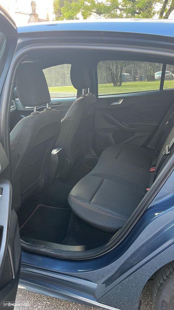 Ford Focus 1.0 EcoBoost MHEV ST-Line X - 9