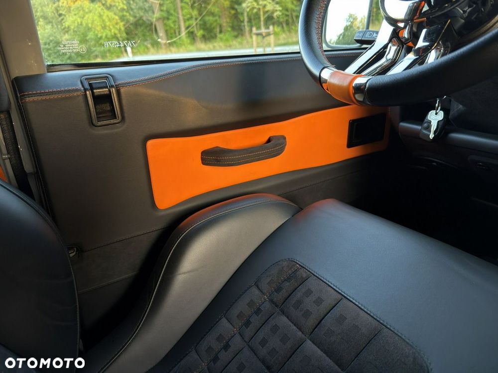 Land Rover Defender 2.4 TD4 SE - 16