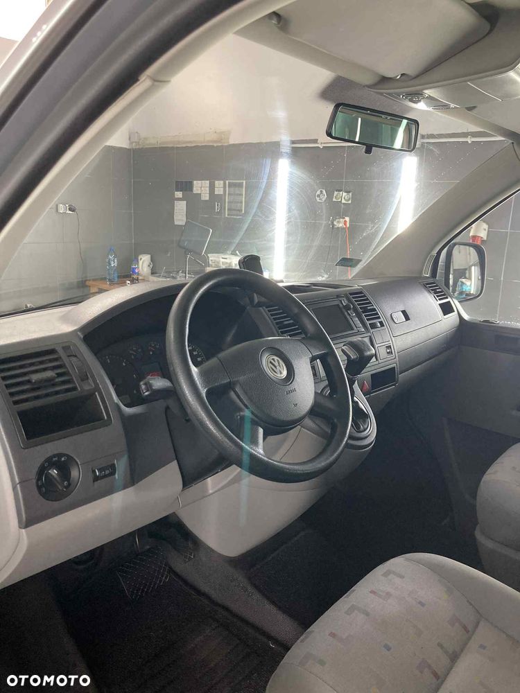 Volkswagen Caravelle - 10