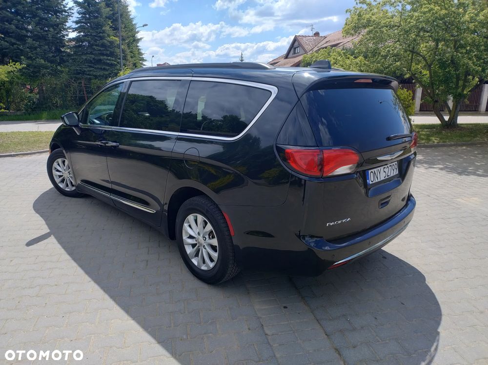 Chrysler Pacifica - 7