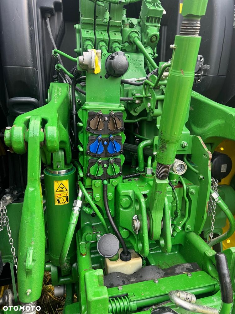 John Deere 6215R - 12