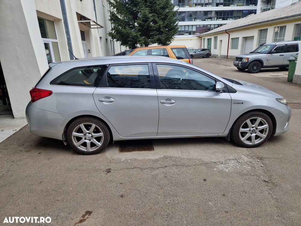 Toyota Auris 1.8 L VVT-i HSD Luna - 6