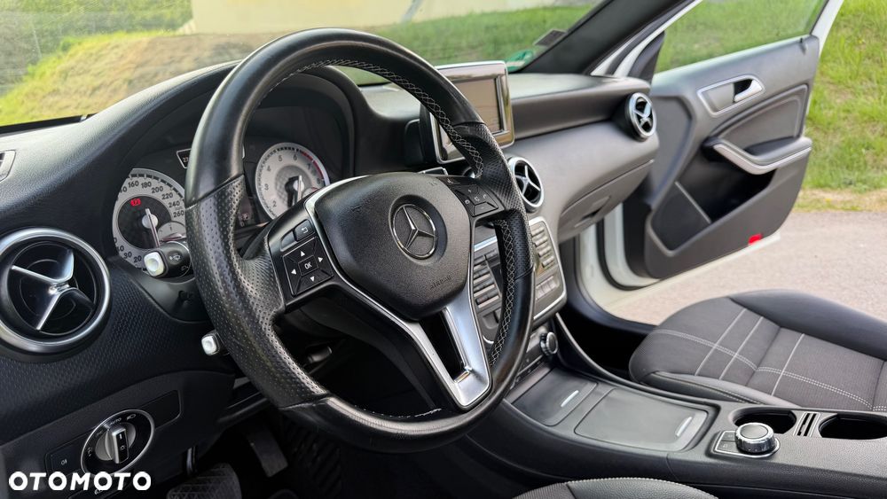 Mercedes-Benz Klasa A 180 7G-DCT SCORE - 31