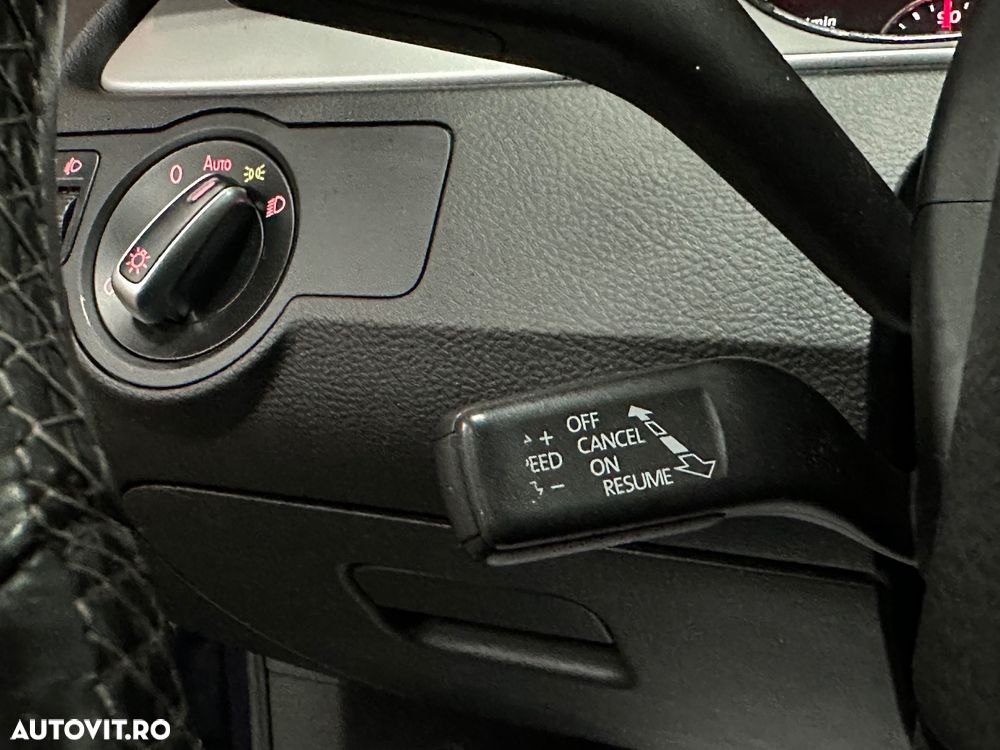 Volkswagen Passat 2.0 TDI Blue TDI Comfortline - 12