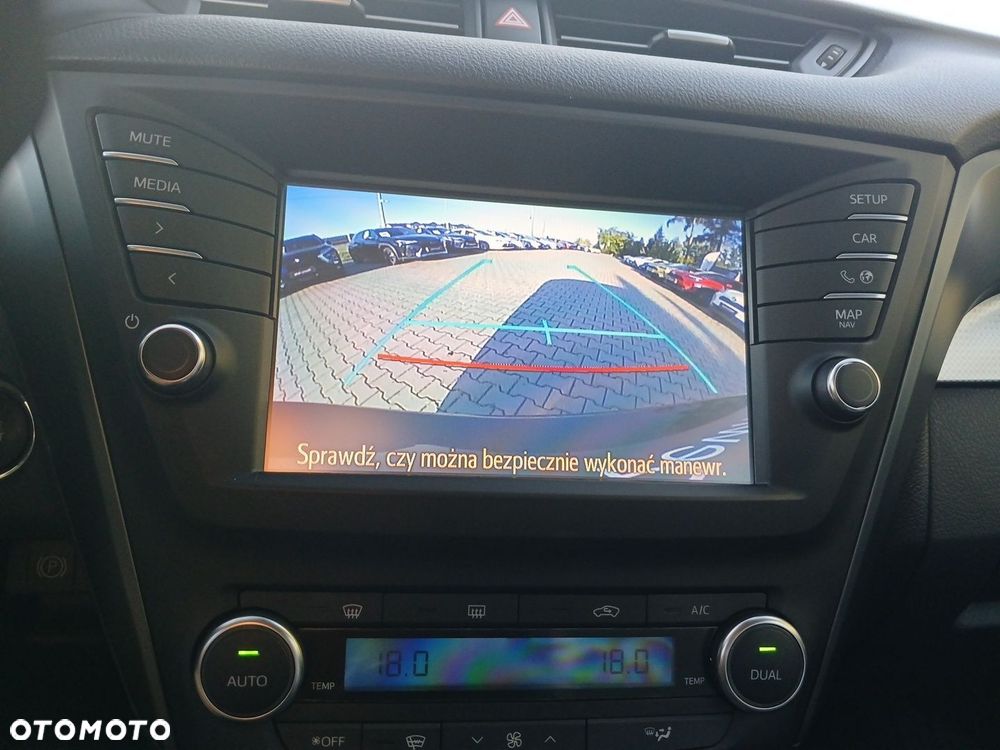 Toyota Avensis 1.8 Premium EU5 - 23