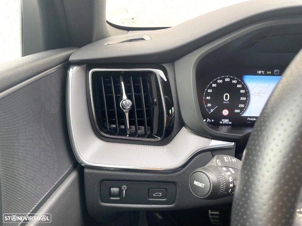 Volvo XC 60 2.0 D4 R-Design Geartronic - 35