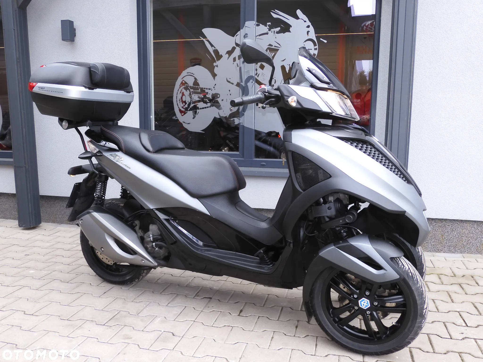 Piaggio MP-3 - 5