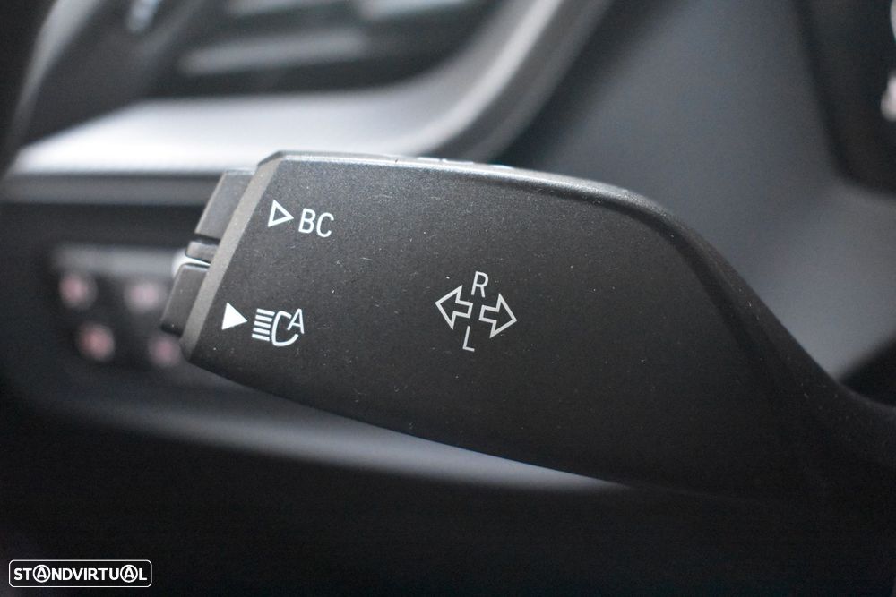 BMW 116 d Pack Desportivo M Auto - 48