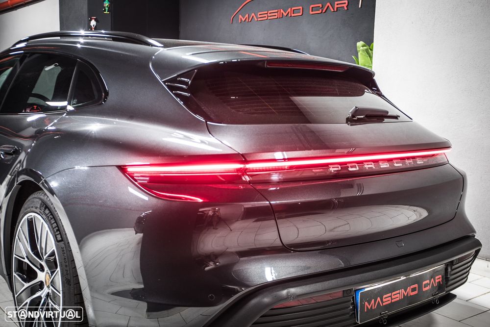 Porsche Taycan Sport Turismo - 11