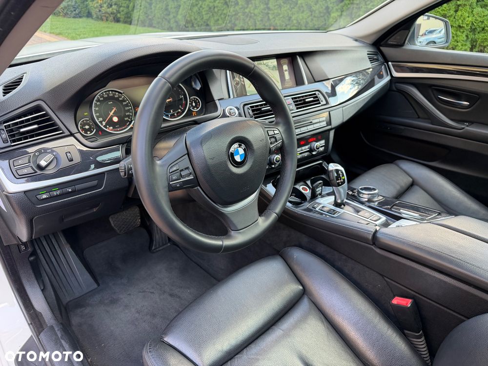 BMW Seria 5 525d Luxury Line - 16