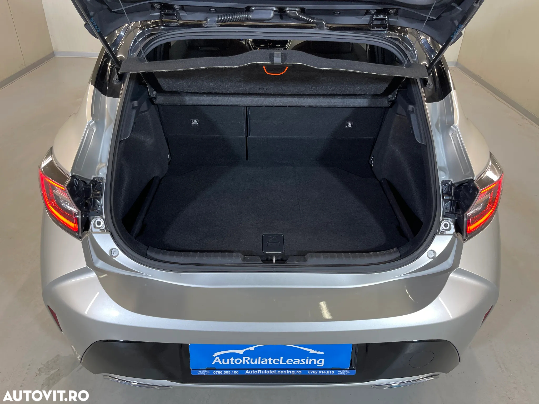 Toyota Corolla 2.0 Hybrid Business Edition - 12