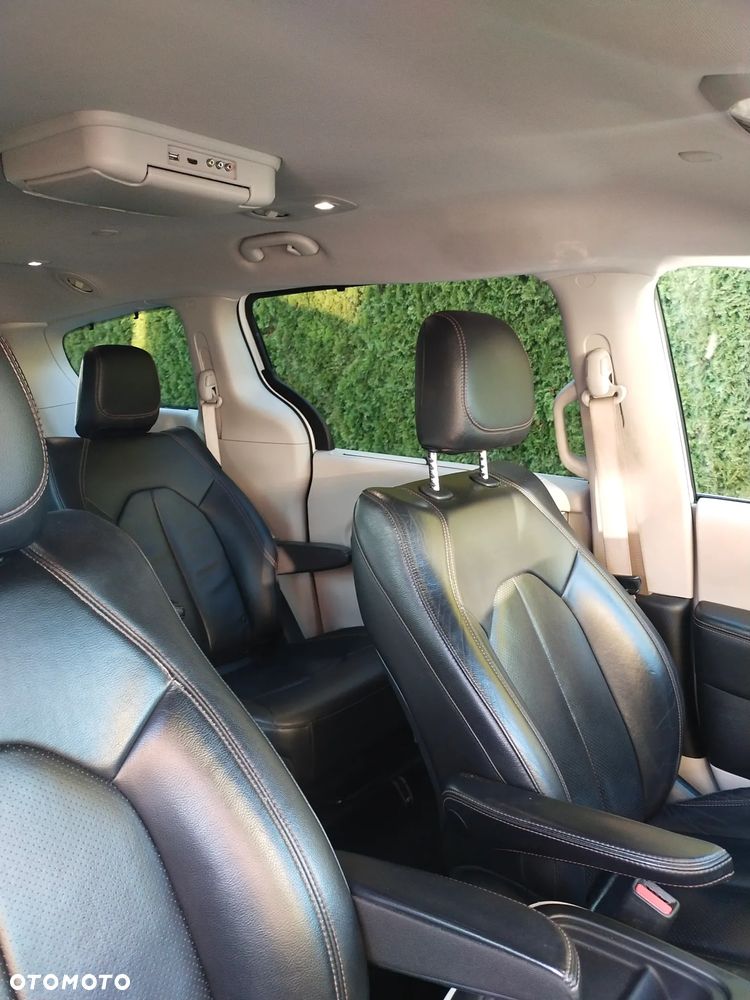 Chrysler Pacifica - 15
