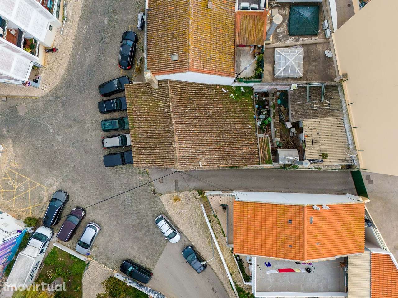MORADIA COM QUINTAL NO CENTRO DE LAGOS COM POSSIBILIDADE DE CONSTRUÇÃO - Grande imagem: 4/6