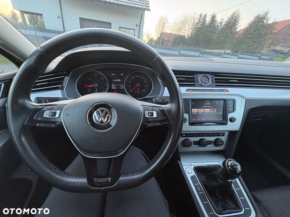 Volkswagen Passat 1.6 TDI BMT Comfortline - 10