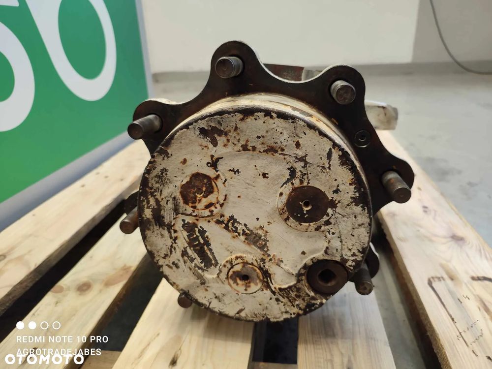 Zwolnica New Holland LB110 - 4