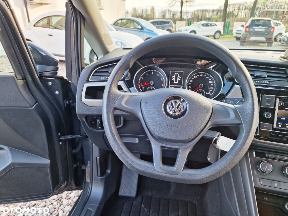 Volkswagen Touran - 12