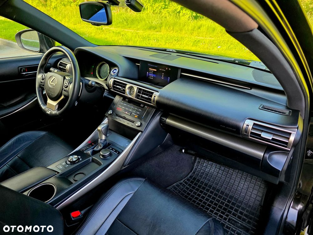 Lexus IS - 15