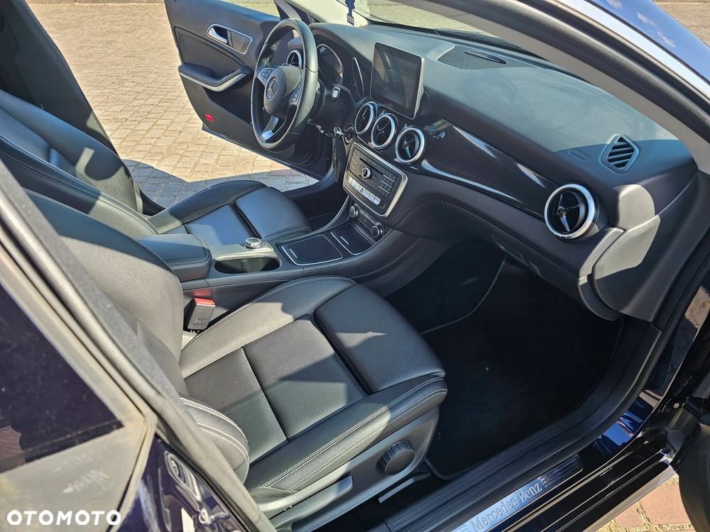 Mercedes-Benz CLA 180 7G-DCT - 13