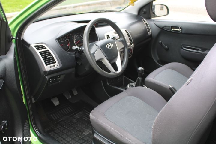 Hyundai i20 - 24