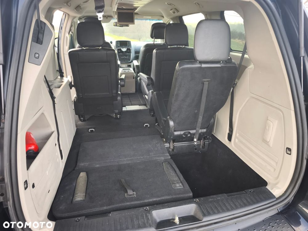 Chrysler Town & Country ver-3-6-limited - 16