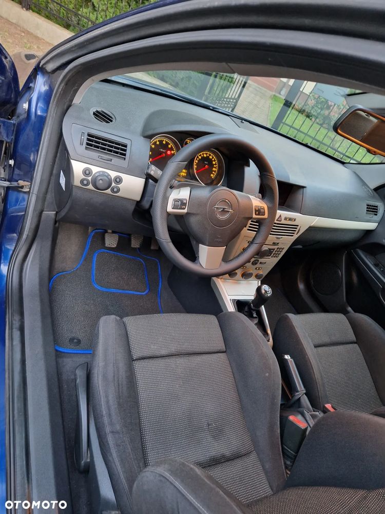 Opel Astra III GTC 1.6 Limited - 16