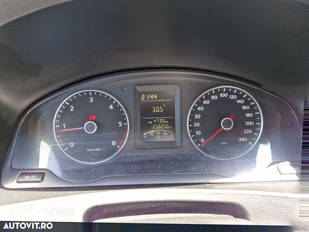 Volkswagen Caravelle - 23