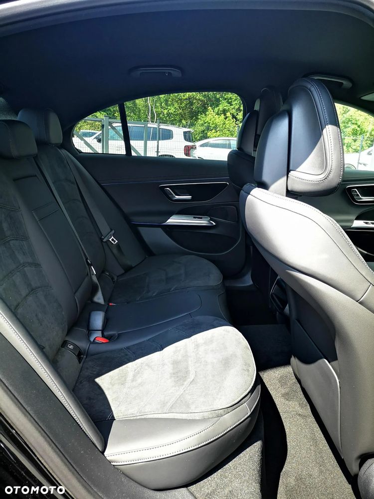 Mercedes-Benz Klasa E 200 mHEV 4-Matic AMG 9G-Tronic - 16
