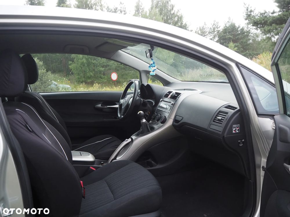 Toyota Auris 1.4 VVT-i Team - 11