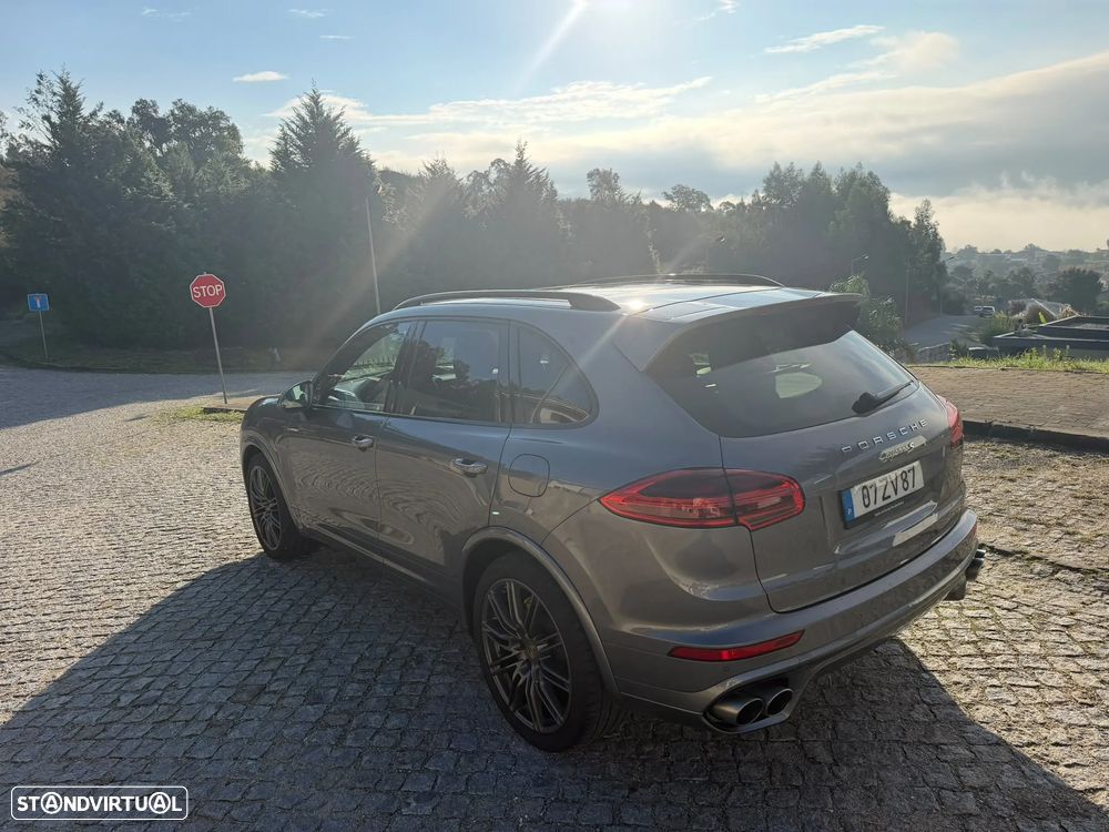 Porsche Cayenne S - 32