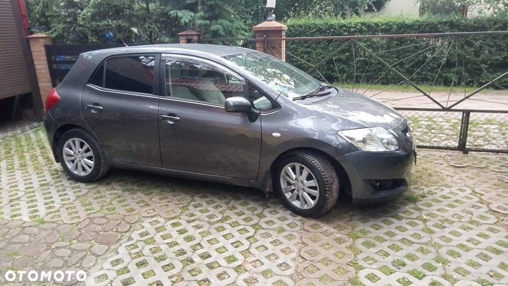 Toyota Auris - 1