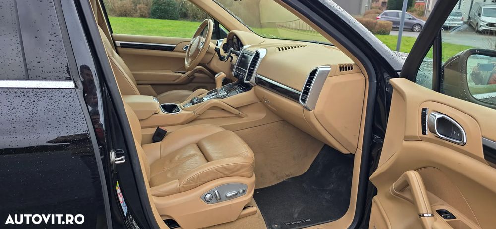 Porsche Cayenne Platinum Edition - 17