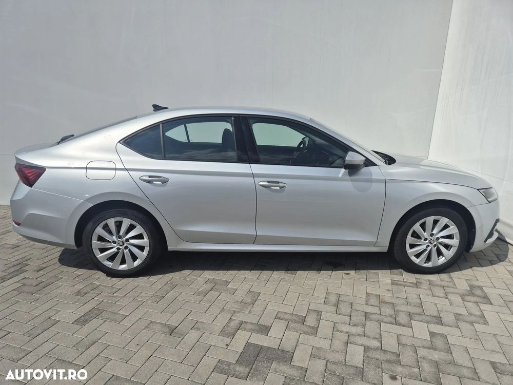Skoda Octavia 2.0 TDI DSG Ambition - 6
