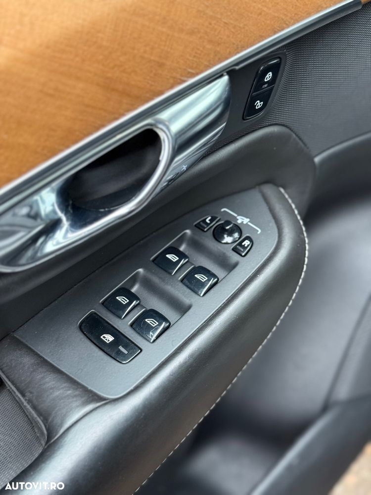 Volvo XC 90 D5 AWD Geartronic Momentum - 19