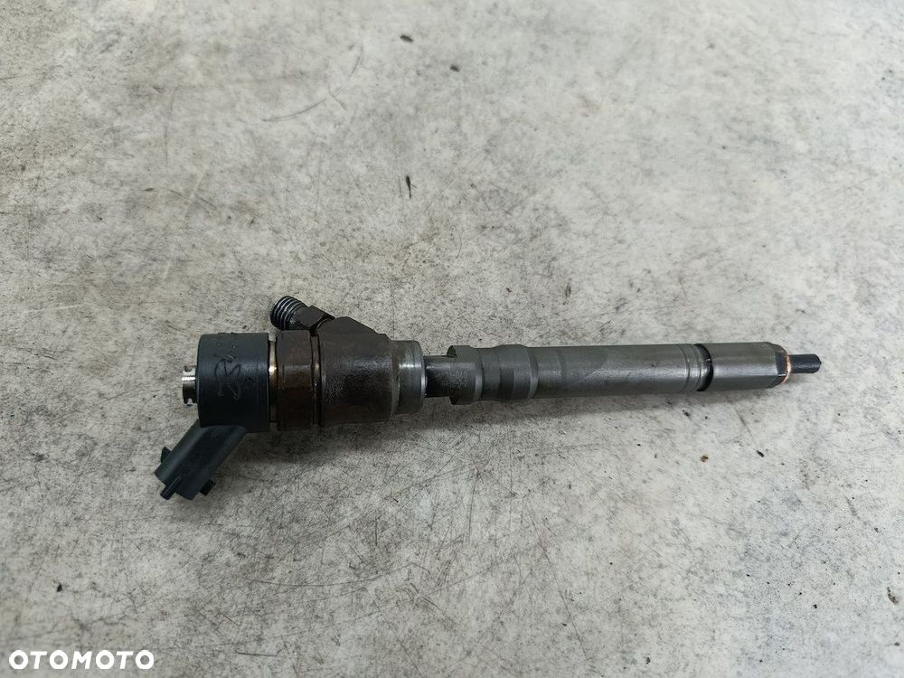 WTRYSKIWACZ KIA SPORTAGE II 33800-27900 0445110126  BOSCH 2.0 CRDI - 2