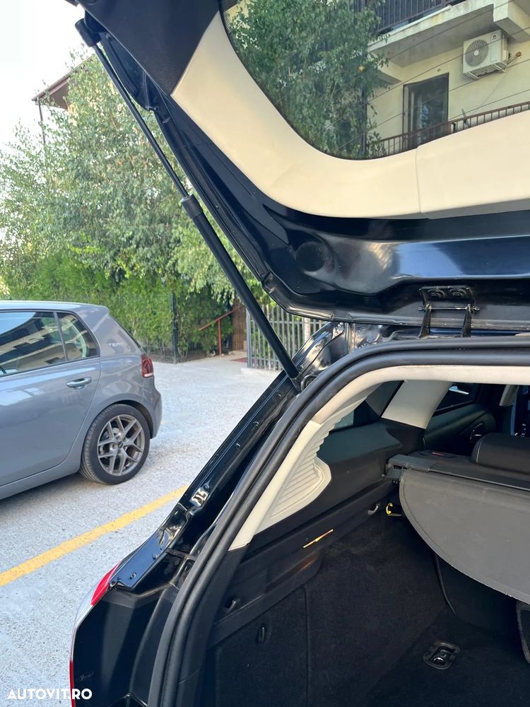 Ford Focus 2.0 TDCI DPF Powershift Titanium - 27