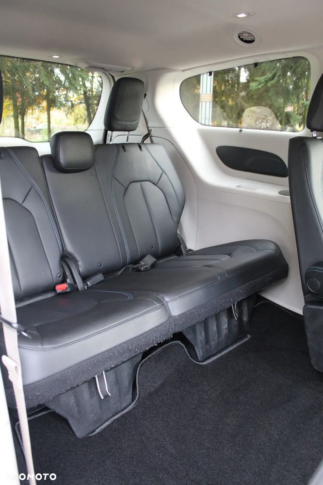 Chrysler Pacifica - 24