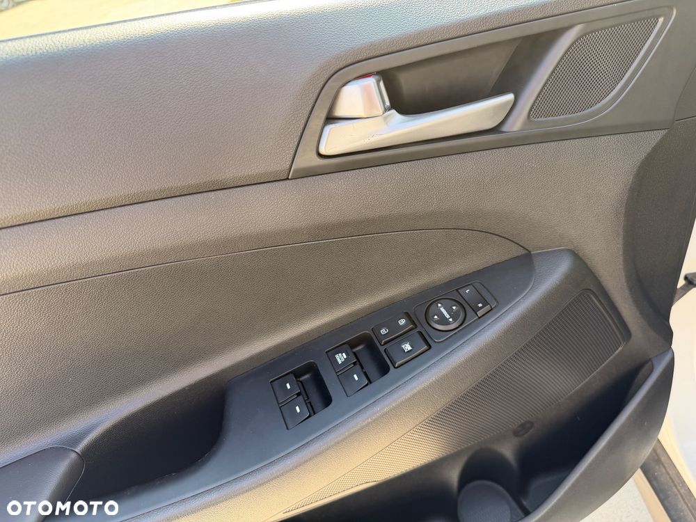 Hyundai Tucson blue 1.6 GDi 2WD Navi - 21