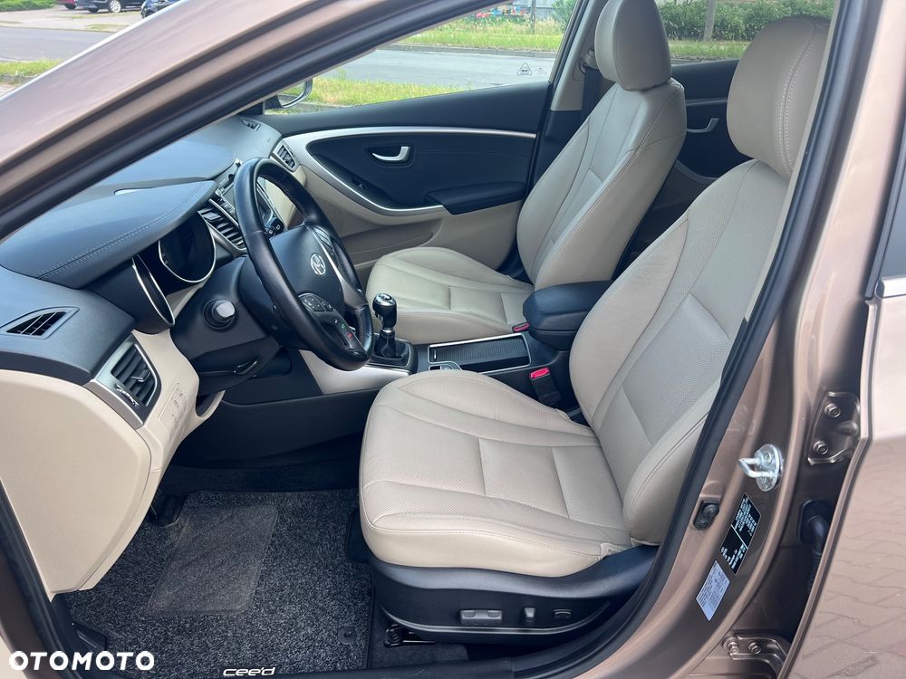 Hyundai i30 i30cw blue 1.6 CRDi Trend - 15
