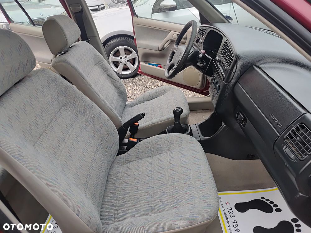 Volkswagen Golf 1.8 - 24