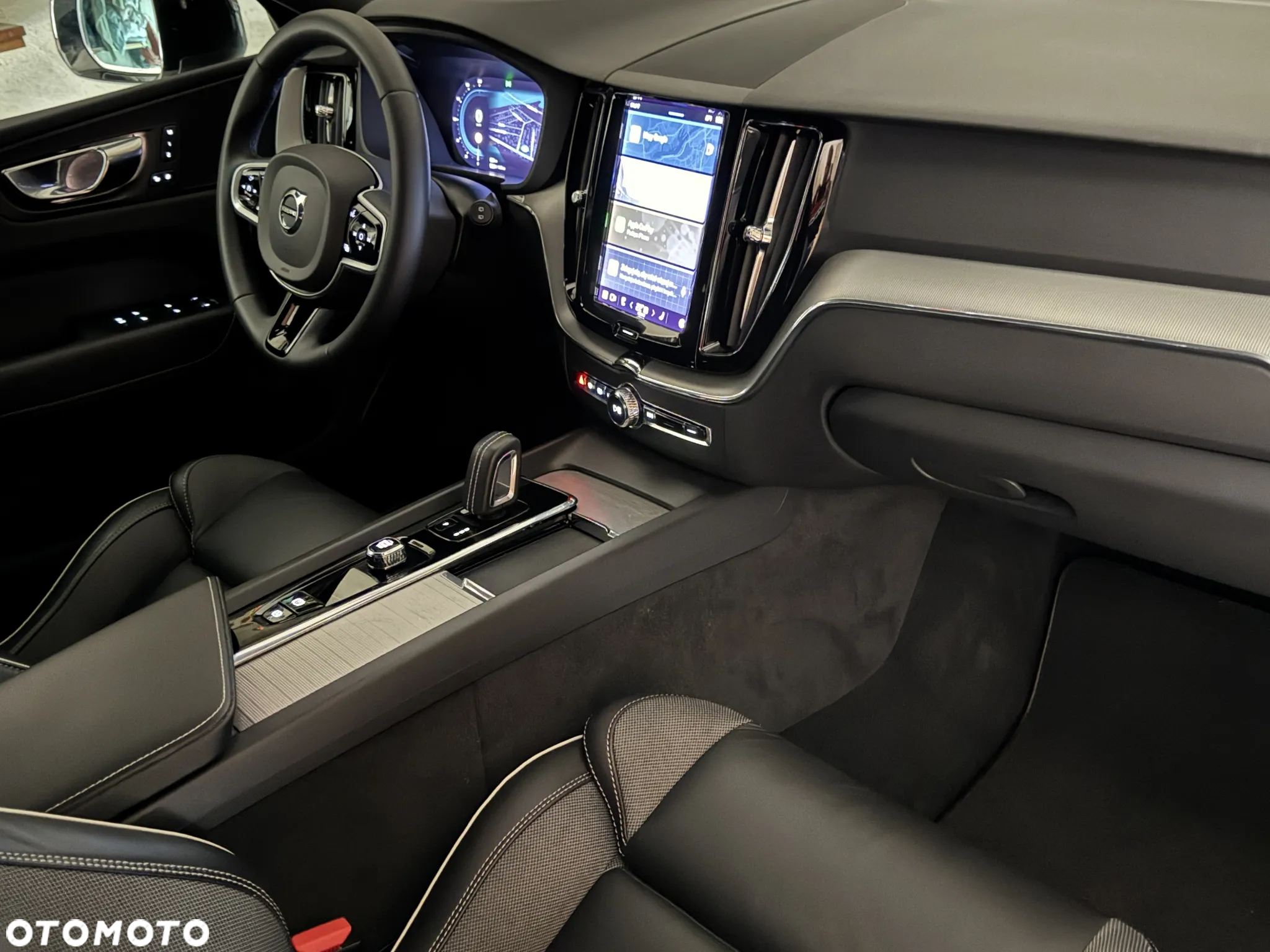Volvo XC 60 B4 D Plus Dark - 12