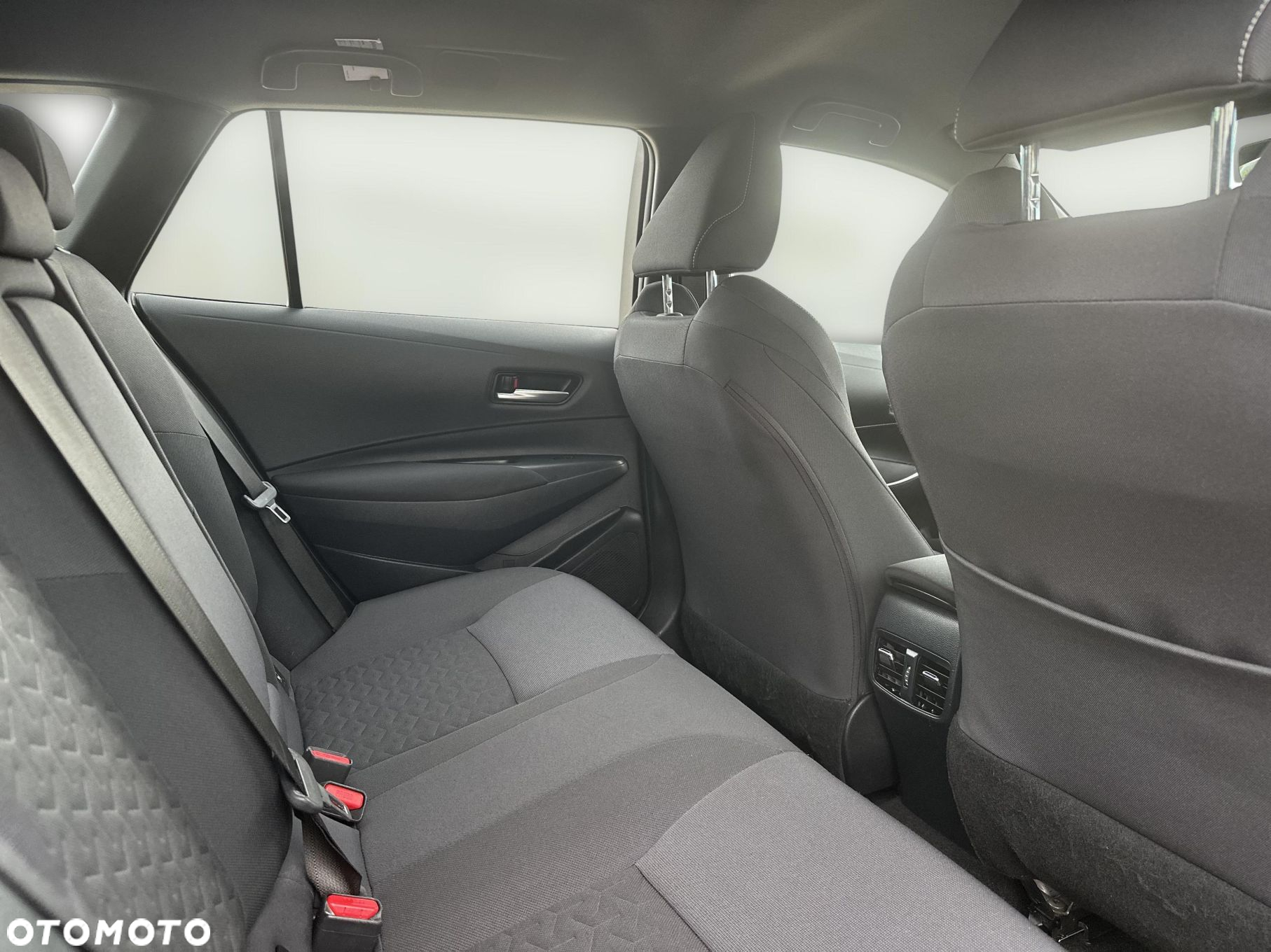 Toyota Corolla 2.0 Hybrid Comfort - 14