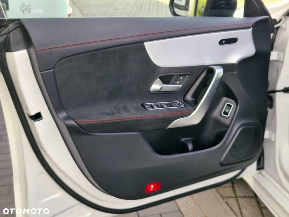 Mercedes-Benz CLA 200 AMG Line 7G-DCT - 20