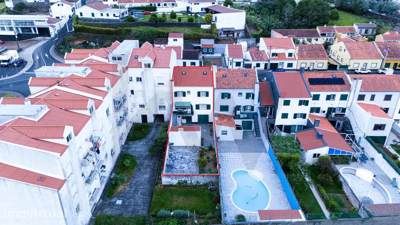 Moradia T4 com Garagem, Ampla Área Exterior e Potencial de Investiment - Grande imagem: 2/60