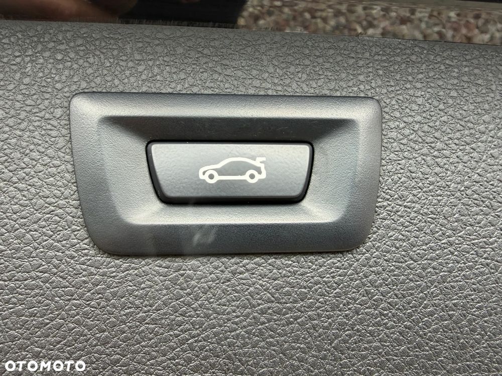 BMW Seria 3 318d M Sport EU6 - 21